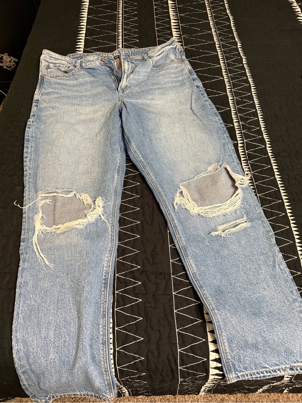 American Eagle Outfitters Light Wash Distressed Boyfriend Jeans